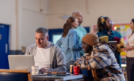 Acteurs du lien social et familial : du nouveau pour la classification et la rémunération
