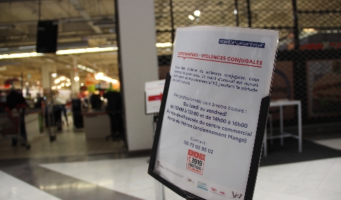 Violences conjugales : un point d'accueil en supermarché