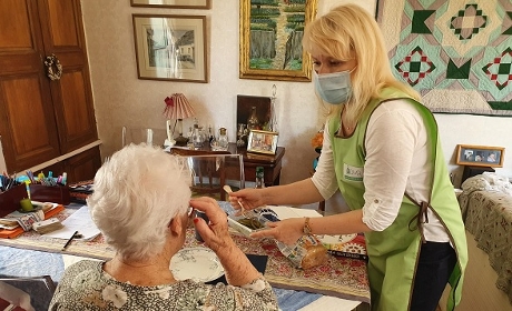 Aide à domicile : une réfugiée ukrainienne prend ses marques à l'ADMR