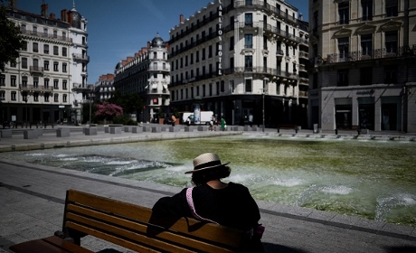 Face à la canicule à Lyon, un "climat serein" en établissements