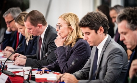 Après les critiques sur le pack jeunes majeurs, Charlotte Caubel promet de la concertation