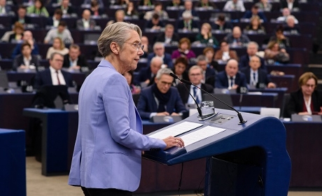 Pour l'enfance comme pour l'autonomie, Élisabeth Borne tend la main aux départements