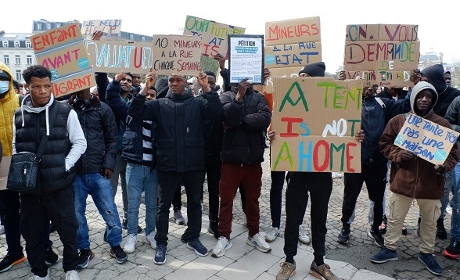 Mineurs isolés étrangers : 27 organisations saisissent le Conseil d'État