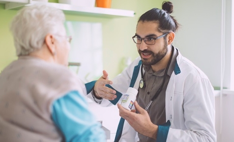 Ehpad&nbsp;: la fusion des&nbsp;forfaits soins et dépendance&nbsp;précisée&nbsp;par décret