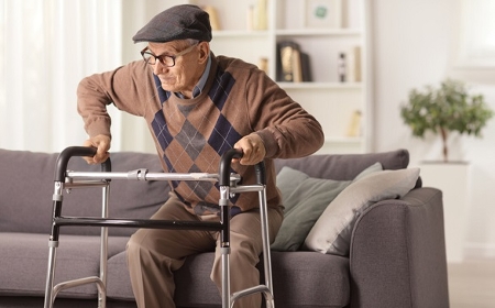 Les personnes âgées pauvres touchent l'APA plus tôt que les autres