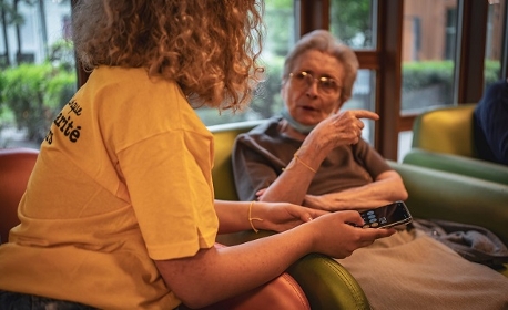 Service civique : une aventure transformatrice pour les jeunes et les seniors
