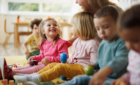 Petite enfance : nouveau schéma pluriannuel pour développer l'offre d'accueil