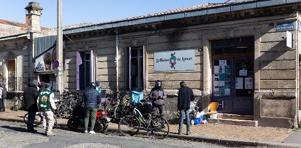 La Maison des Livreurs, un lieu pour réparer les vélos et les vies