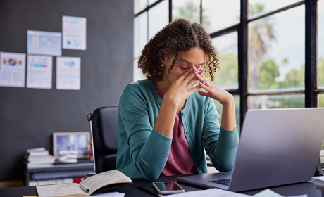 Métiers du lien : le Haut Conseil du travail social tire la sonnette d'alarme