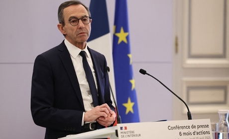 Immigration : le ministre de l'Intérieur fait le point sur ses chantiers prioritaires