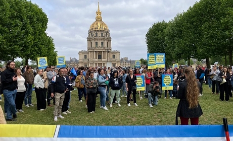 Protection de l’enfance : à Paris, près de 500 personnes rassemblées à l'appel des 400 000