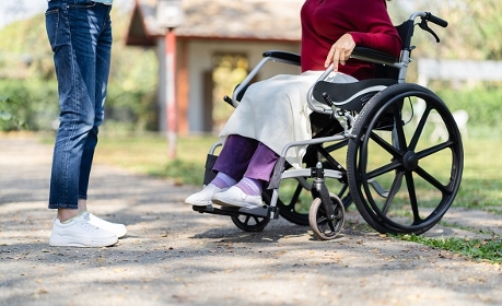 Aide à mourir : des personnes handicapées alertent sur un risque de pression sociale