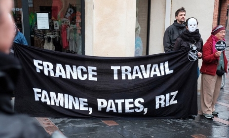 Pauvreté : pourquoi le chômage baisse mais pas le sentiment de déclassement