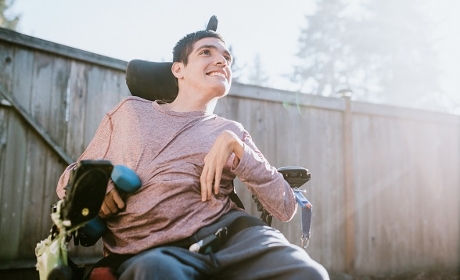 "Prendre en compte la double vulnérabilité des jeunes adultes handicapés"