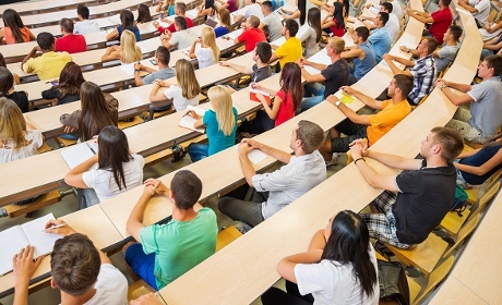Réforme des diplômes en travail social : les professionnels crient à la trahison