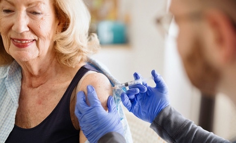 Infections associées aux soins&nbsp;: des progrès dans les Ehpad