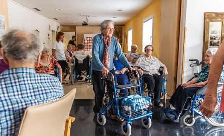 Ehpad et aide à domicile : la situation financière s'améliore de façon conjoncturelle