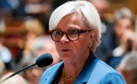 Réforme des diplômes du travail social : Catherine Vautrin impose une concertation