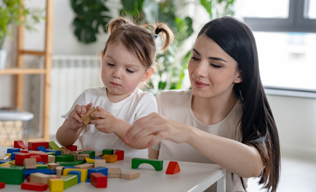 Réforme du CMG : l’aide augmentera pour les familles monoparentales dès la rentrée