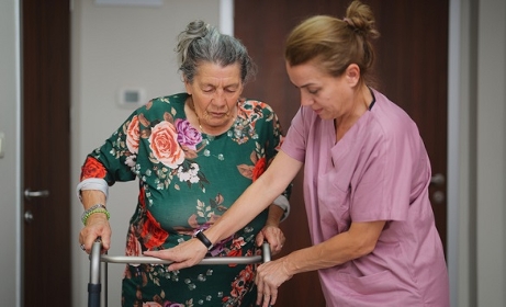 Grand âge&nbsp;: une enquête pour que les salariés disent leurs horaires "idéals"