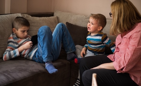 Un état des lieux "alarmant" des conditions de travail des assistantes familiales
