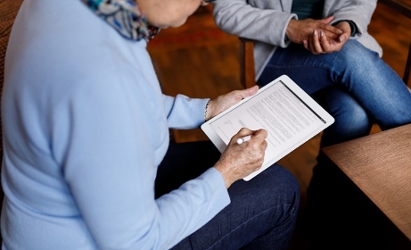 Tutelle, curatelle, habilitation familiale : notoriété limitée des dispositifs de protection juridique
