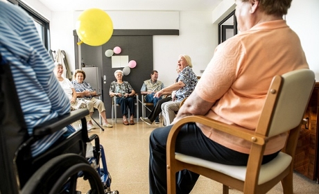 PLF 2026 : retour de l'élargissement de l'aide fiscale à tous les résidents d'Ehpad