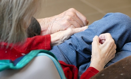 Des ateliers narratifs pour rendre la vie en Ehpad "qualitative et joyeuse"