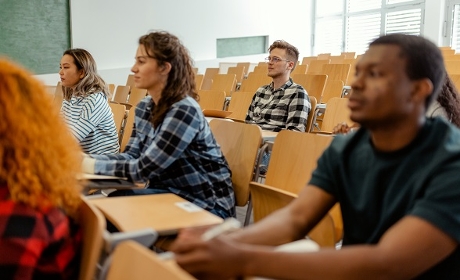 Réforme des diplômes de travail social : parution in extremis des arrêtés