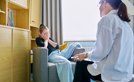 Intérim en protection de l'enfance : les pistes de la Cnape pour freiner le phénomène