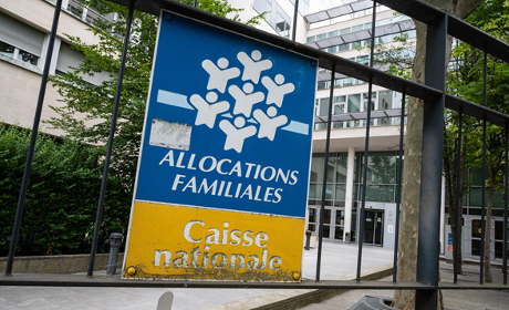 Prestations familiales : un jeune peut renoncer à ses droits au profit de ceux de ses parents