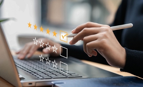 Évaluation des ESSMS : les professionnels dénoncent des incohérences sur Qualiscope