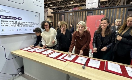 Stéphanie Rist signe une charte d'engagements pour promouvoir les métiers du "prendre soin"