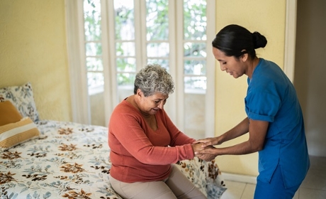Aide-soignant&nbsp;: précisions sur les équivalences permettant d'obtenir le DEAS
