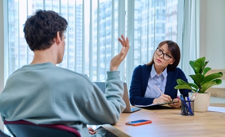 Contrat d'engagement jeune&nbsp;: un suivi porté par "le lien de confiance" avec son conseiller