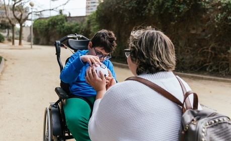 Cécile, accompagnante éducative et sociale pour 1&nbsp;600&nbsp;€ net par mois