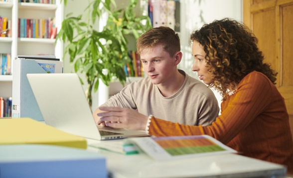Scolarité des enfants protégés&nbsp;: des rendez-vous d'orientation à 15 et 17 ans