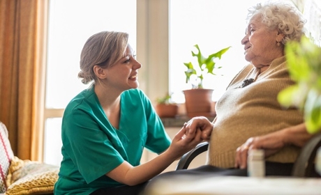 Aide à domicile&nbsp;: une "complexité administrative" liée à la diversité des pratiques départementales