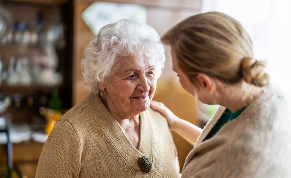 Aide à domicile&nbsp;: la ministre va-t-elle agréer l'avenant salarial&nbsp;?