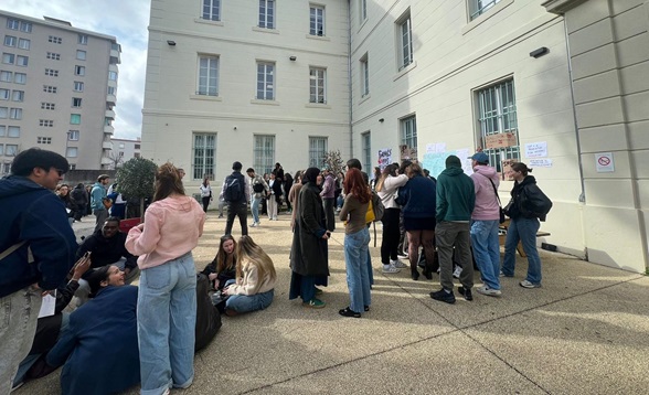 Travail social&nbsp;: à Marseille, des étudiants de l'IMF dénoncent une formation "au rabais"