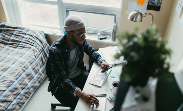 Refus d'octroi d'un contrat jeune majeur&nbsp;: la&nbsp;solution de logement importe