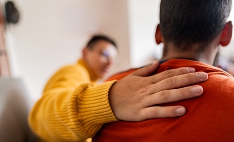 Santé mentale&nbsp;: un rapport préconise dix mesures d'urgence pour une intervention précoce