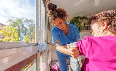 BAD&nbsp;: l'avenant sur le classement et la rémunération des aides-soignants étendu