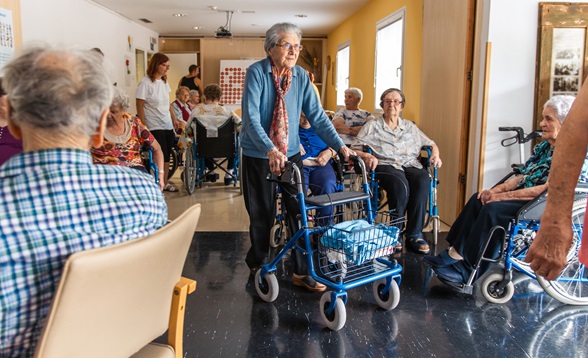 Des Ehpad rebaptisés "maisons France autonomie"&nbsp;: "Changer d’appellation&nbsp;ne suffit pas"