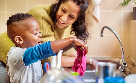 Diplôme d'État d'assistant familial&nbsp;: en quoi consiste la réforme&nbsp;?