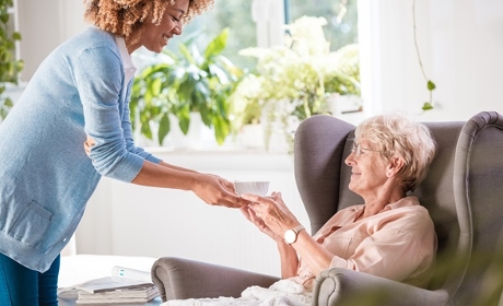 Près de 28&nbsp;000 postes non pourvus dans le médico-social privé non lucratif, selon Axess