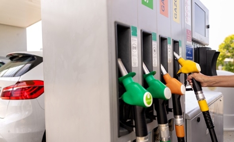 Hausse des prix du carburant&nbsp;: une indemnité de 50&nbsp;€ pour les "grands rouleurs"