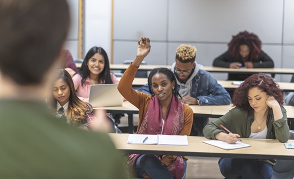 Réforme des diplômes du travail social&nbsp;: la DGCS&nbsp;clarifie quelques zones d'ombre