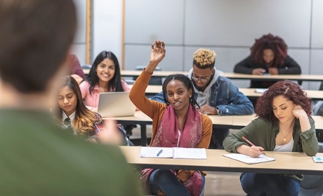 Réforme des diplômes du travail social&nbsp;: la DGCS&nbsp;clarifie quelques zones d'ombre