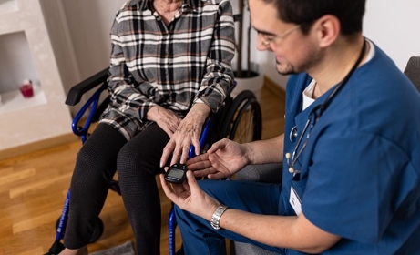 Les infirmiers gagnent en autonomie, y compris en ESMS